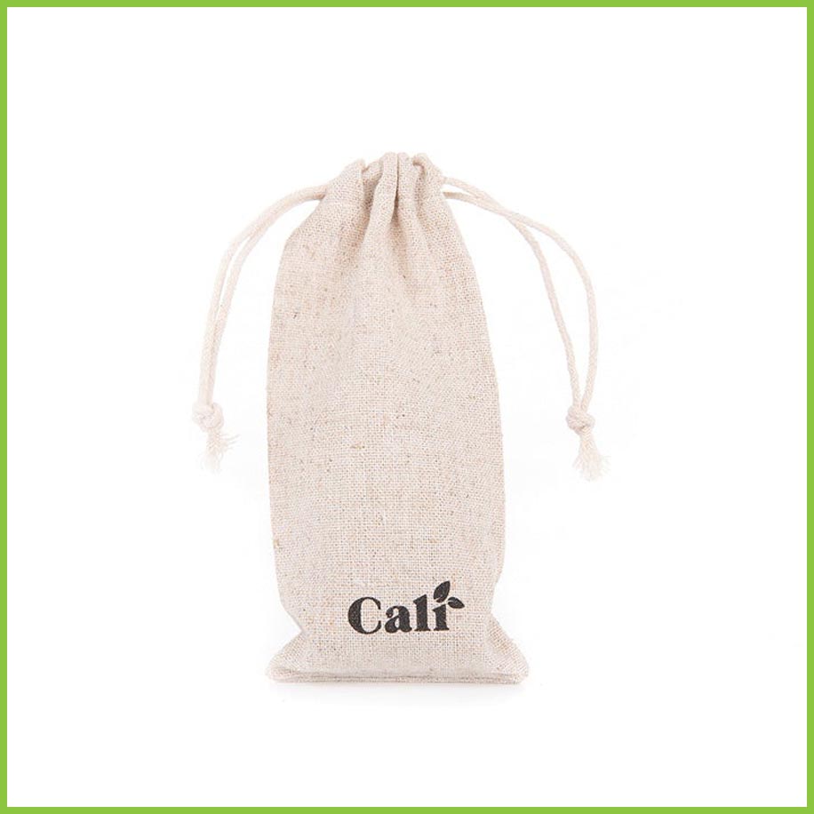 A drawstring travel bag for a safety razor.